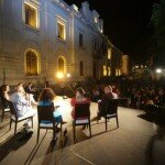 tabularasa ndr altare01 il suggestivo scenario di Piazza Italia durante la presentazione de "la 'ndrangheta davanti all'altare"